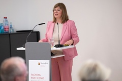 Staatssekretärin Nicole Steingaß